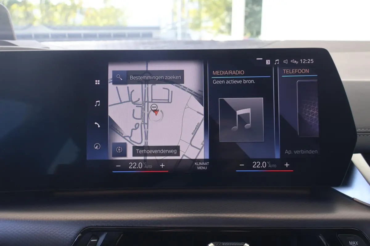 218i | M Sport | Leder | Comfort Access | Camera | Parkeersensoren | Head-Up Display