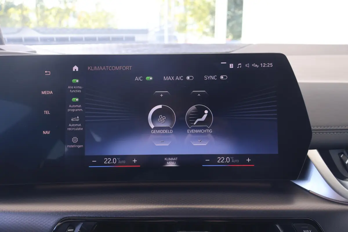 218i | M Sport | Leder | Comfort Access | Camera | Parkeersensoren | Head-Up Display