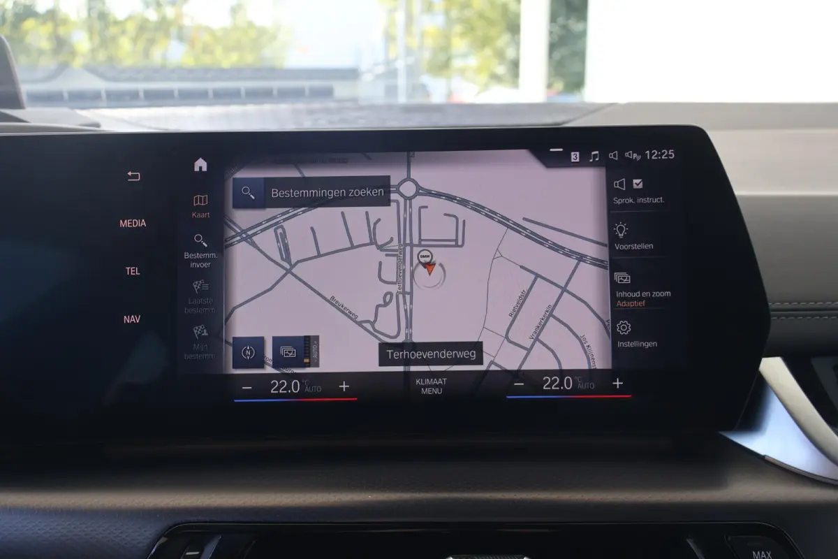 218i | M Sport | Leder | Comfort Access | Camera | Parkeersensoren | Head-Up Display