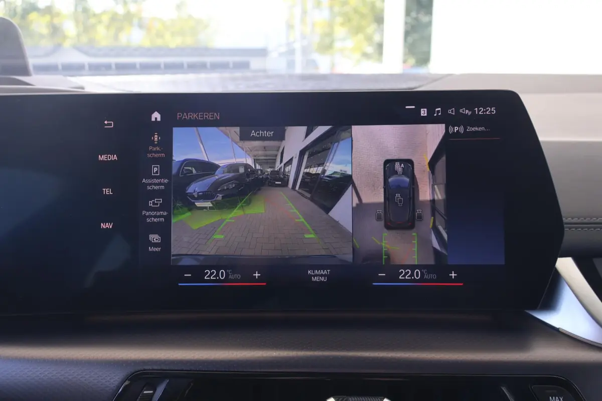 218i | M Sport | Leder | Comfort Access | Camera | Parkeersensoren | Head-Up Display