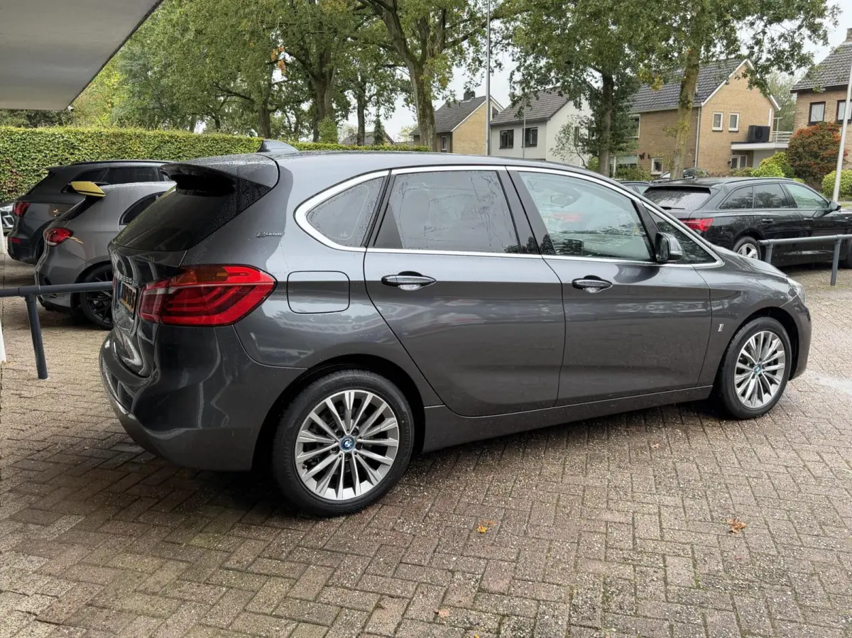 225xe iPerformance Climat, Bluetooth, Navi, LM..