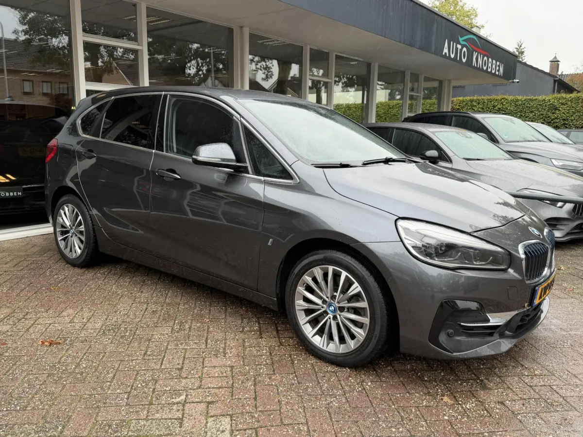225xe iPerformance Climat, Bluetooth, Navi, LM..