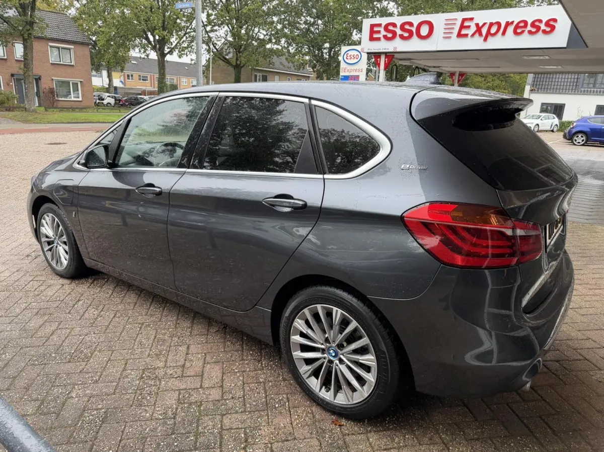 225xe iPerformance Climat, Bluetooth, Navi, LM..