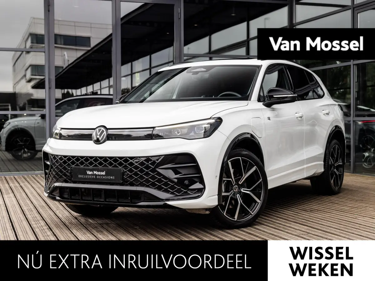1.5 eHybrid R-Line Edition | PANORAMA/SCHUIF-KANTELDAK | ADAPTIVE CRUISE CONTROL. | ACHTERUITRIJCAMERA | 20 INCH | BLACK STYLE | APPLE CARPLAY | SFEERVERLICHTING |