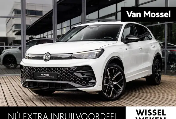 1.5 eHybrid R-Line Edition | PANORAMA/SCHUIF-KANTELDAK | ADAPTIVE CRUISE CONTROL. | ACHTERUITRIJCAMERA | 20 INCH | BLACK STYLE | APPLE CARPLAY | SFEERVERLICHTING |