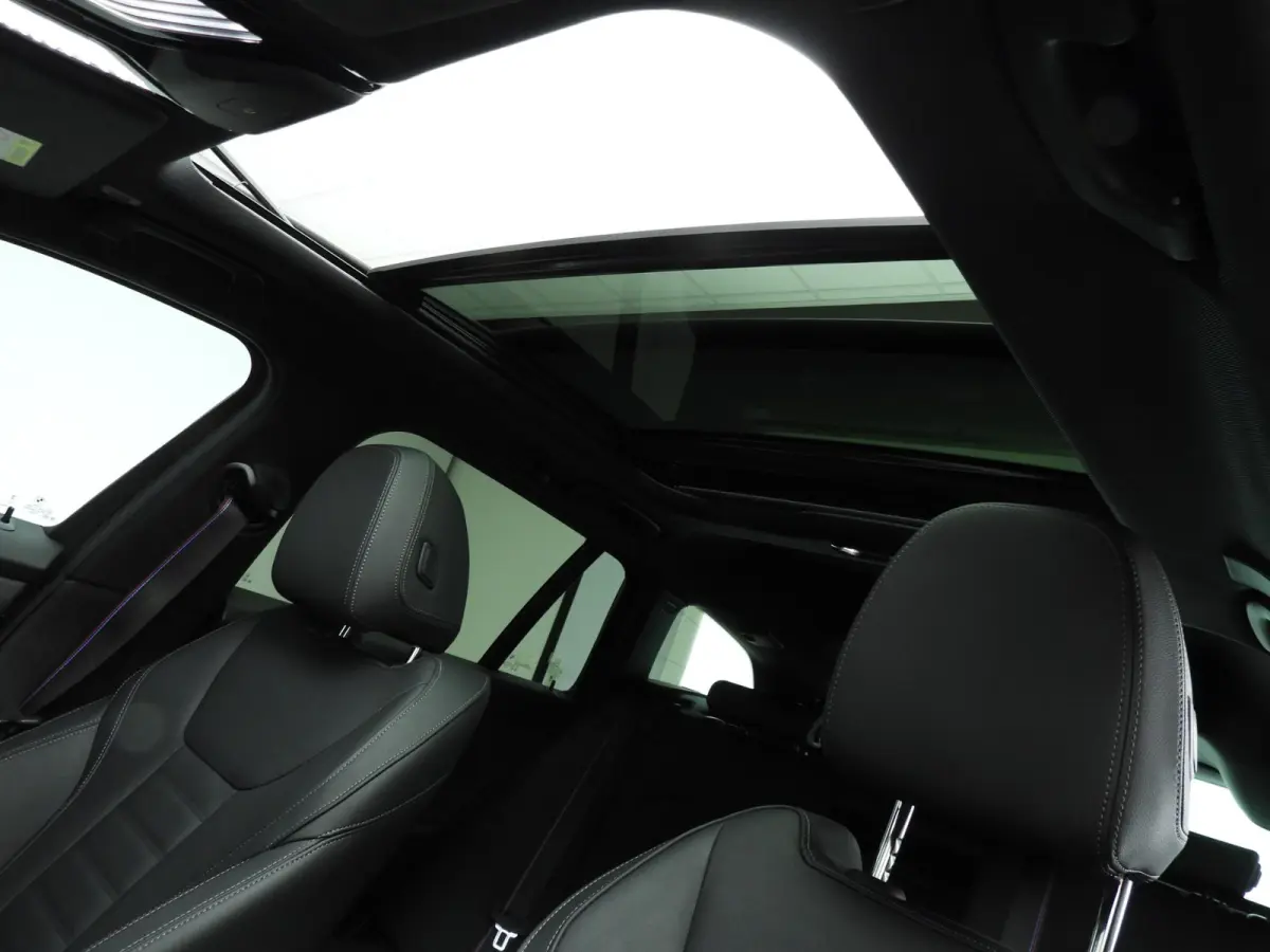 318i | M-Sportpakket | LED | Leder | Trekhaak | Panoramadak | Stoelverwarming | DAB | Alu 18 inch