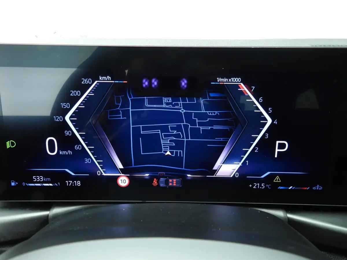 318i | M-Sportpakket | LED | Leder | Trekhaak | Panoramadak | Stoelverwarming | DAB | Alu 18 inch