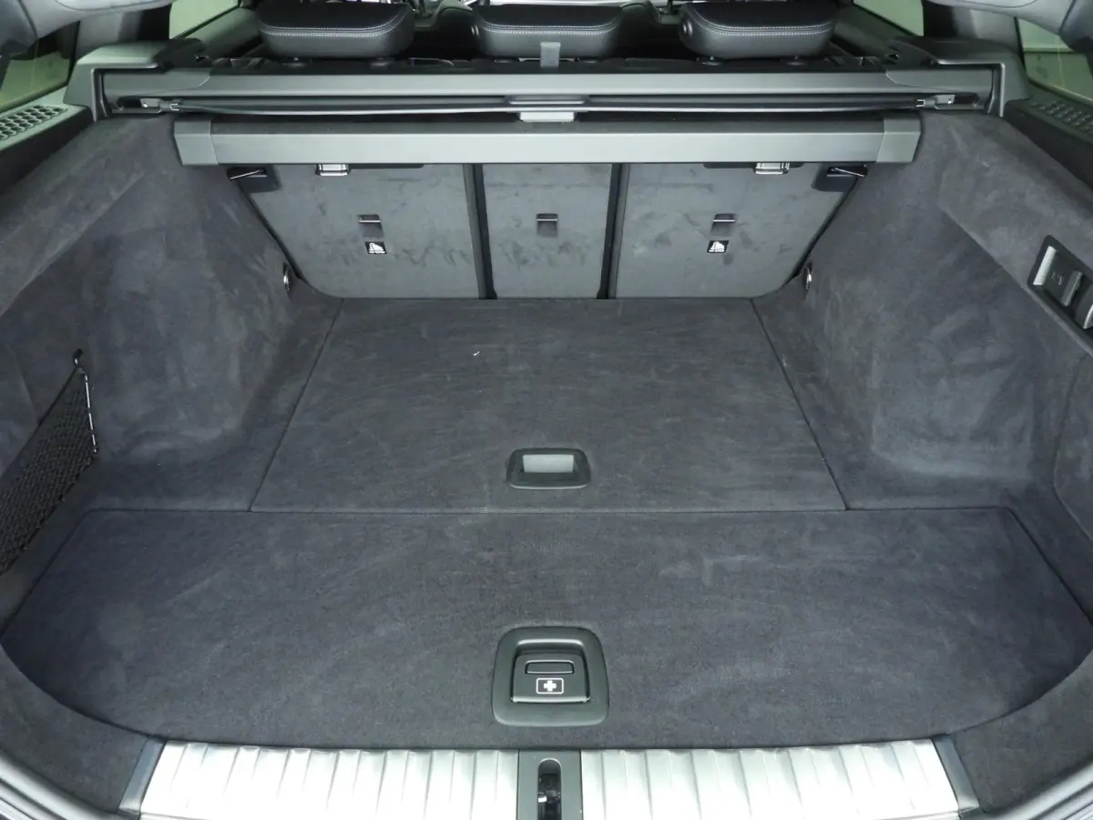 318i | M-Sportpakket | LED | Leder | Trekhaak | Panoramadak | Stoelverwarming | DAB | Alu 18 inch
