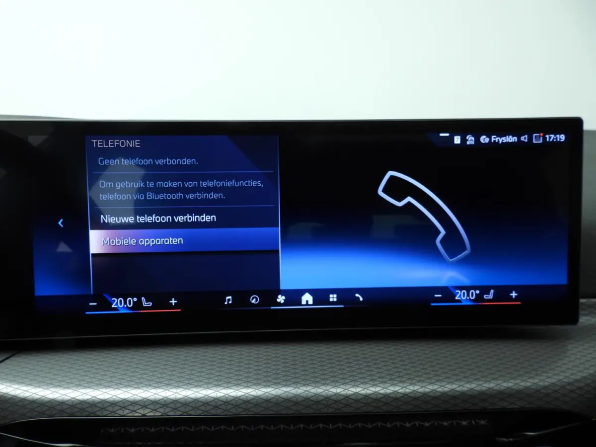 318i | M-Sportpakket | LED | Leder | Trekhaak | Panoramadak | Stoelverwarming | DAB | Alu 18 inch
