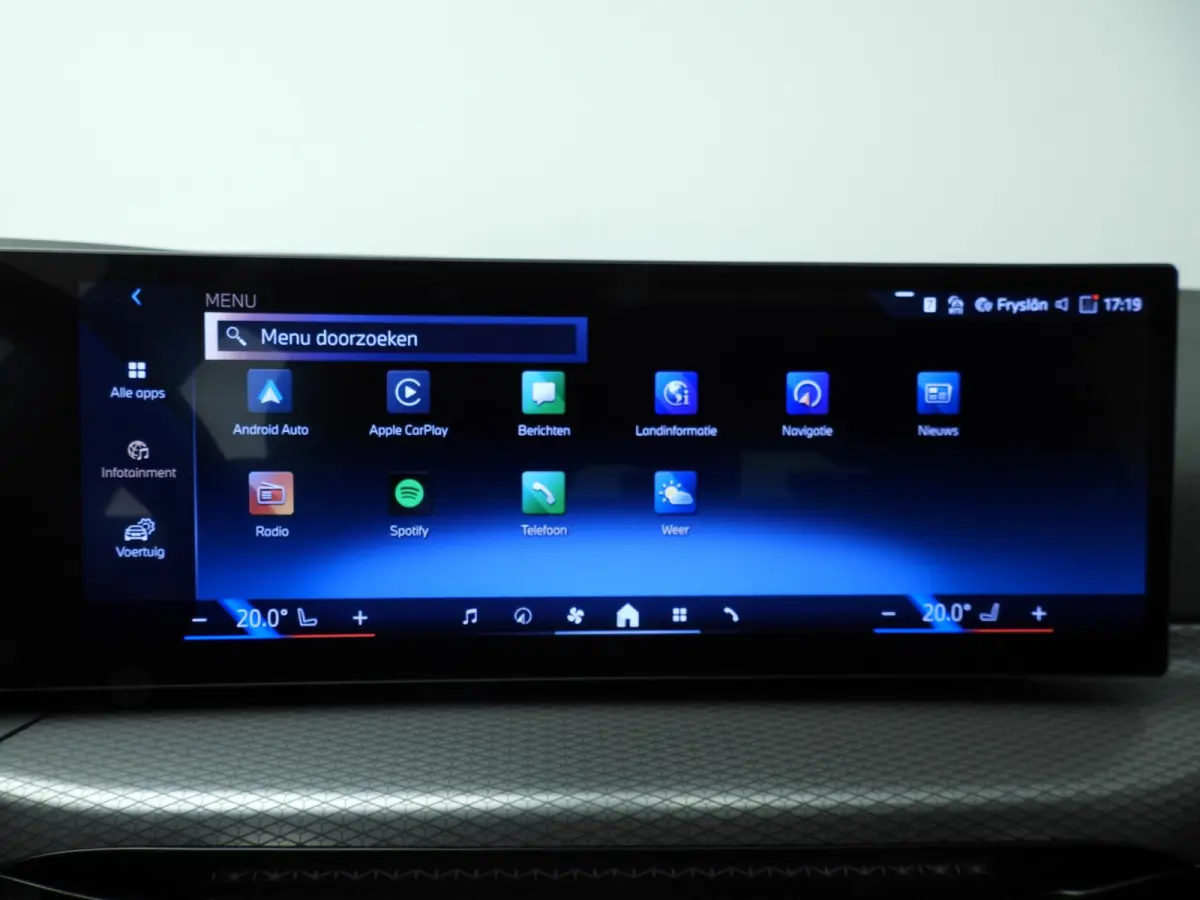 318i | M-Sportpakket | LED | Leder | Trekhaak | Panoramadak | Stoelverwarming | DAB | Alu 18 inch