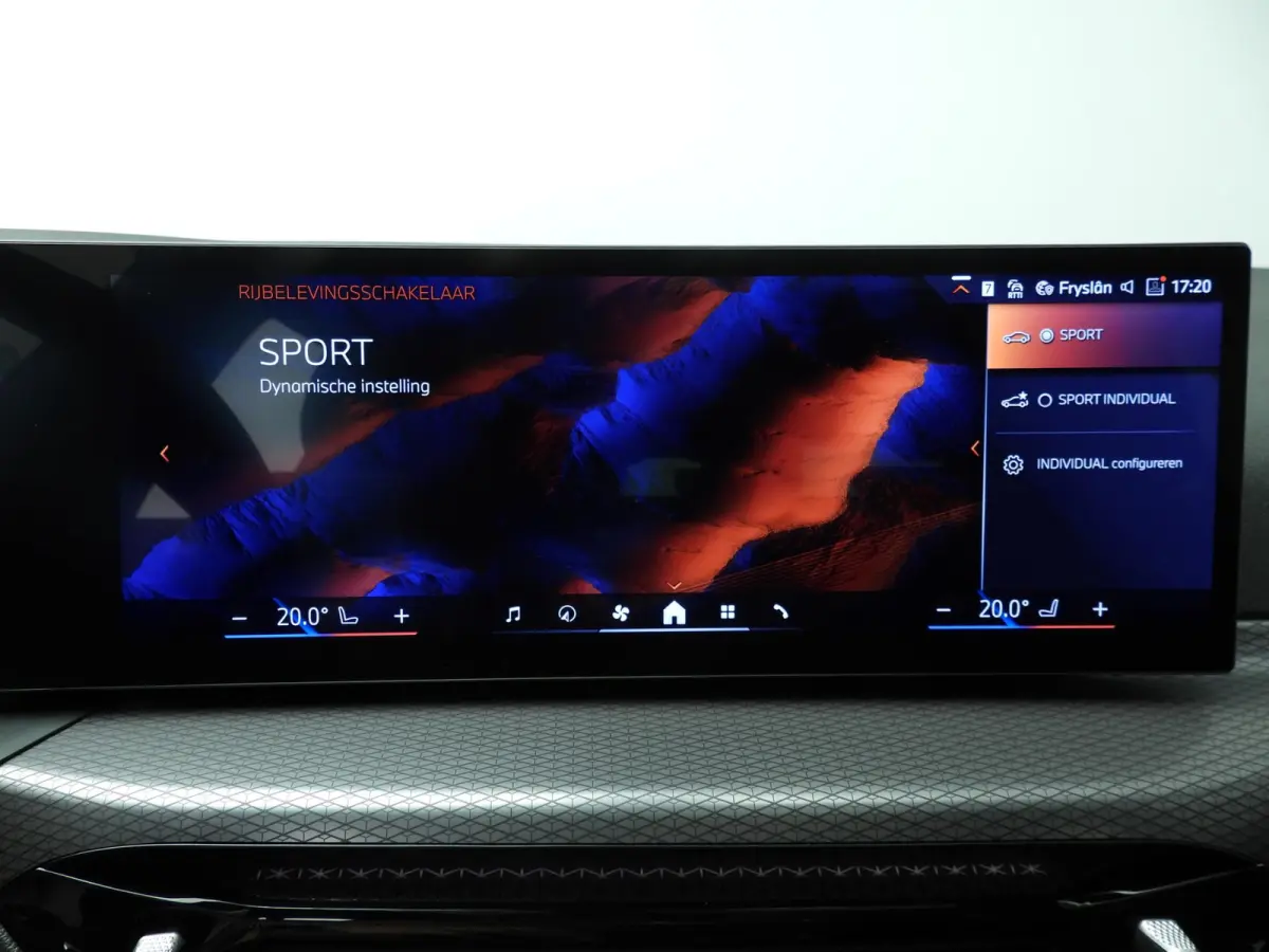 318i | M-Sportpakket | LED | Leder | Trekhaak | Panoramadak | Stoelverwarming | DAB | Alu 18 inch