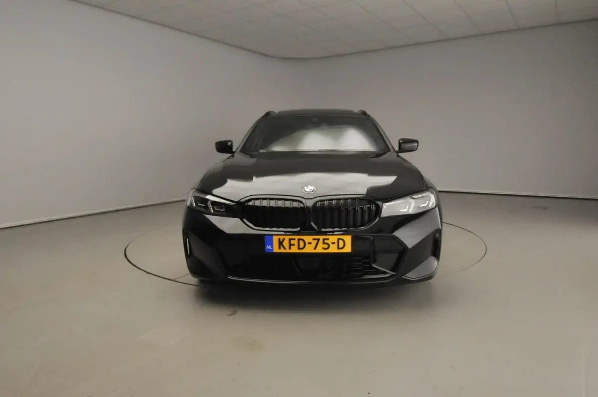 318i | M-Sportpakket | LED | Leder | Trekhaak | Panoramadak | Stoelverwarming | DAB | Alu 18 inch