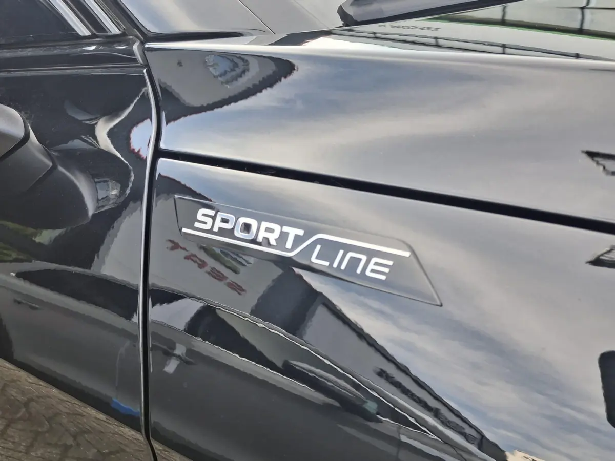 1.5 TSI PHEV Sportline Business 272 pk | Automaat | LED | Trekhaak | Achteruitrijcamera | Climate Control | Navigatie | Adaptive Cruise Control | Parkeersensoren | Privacy Glass | Stoelverwa