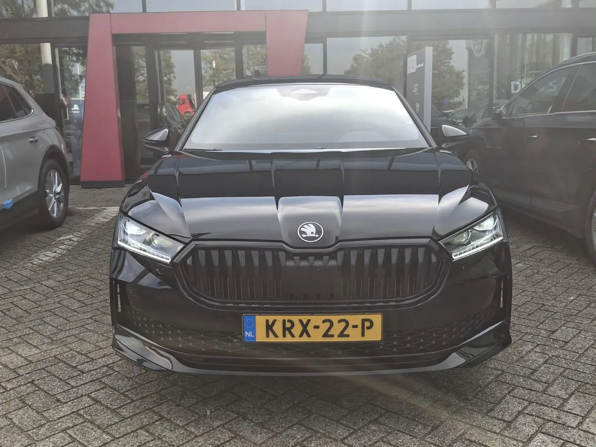 1.5 TSI PHEV Sportline Business 272 pk | Automaat | LED | Trekhaak | Achteruitrijcamera | Climate Control | Navigatie | Adaptive Cruise Control | Parkeersensoren | Privacy Glass | Stoelverwa