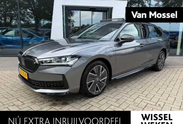 1.5 TSI PHEV Sportline Business 204 pk | Automaat | LED | Trekhaak | Achteruitrijcamera | Climate Control | Navigatie | Adaptive Cruise Control | Parkeersensoren | Privacy Glass | Stoelverwa