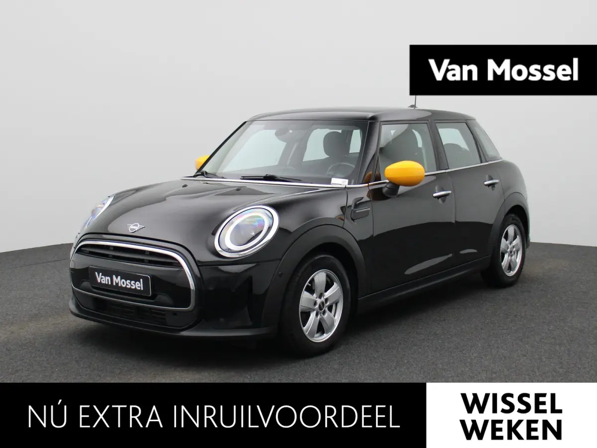 1.5 One Essential | Navigatie | LMV | Parkeer sensoren | Climate control | Union Jack achterlichten | Bluetooth