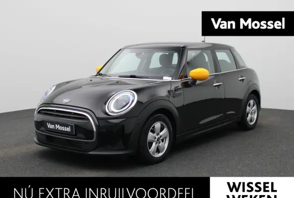 1.5 One Essential | Navigatie | LMV | Parkeer sensoren | Climate control | Union Jack achterlichten | Bluetooth