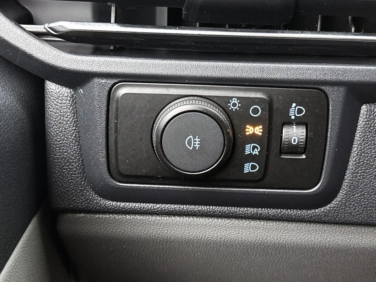 280 2.0 TDCI L1H1 Limited | 5 jaar Fabrieksgarantie! | Trekhaak | LED | Keyless | Stoelverwarming