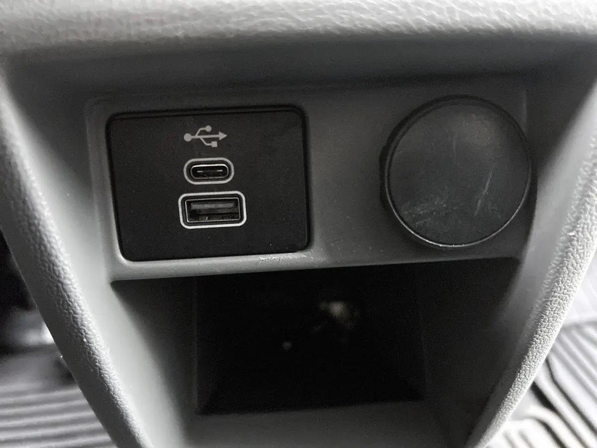 280 2.0 TDCI L1H1 Limited | 5 jaar Fabrieksgarantie! | Trekhaak | LED | Keyless | Stoelverwarming