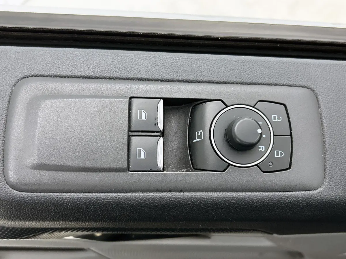280 2.0 TDCI L1H1 Limited | 5 jaar Fabrieksgarantie! | Trekhaak | LED | Keyless | Stoelverwarming