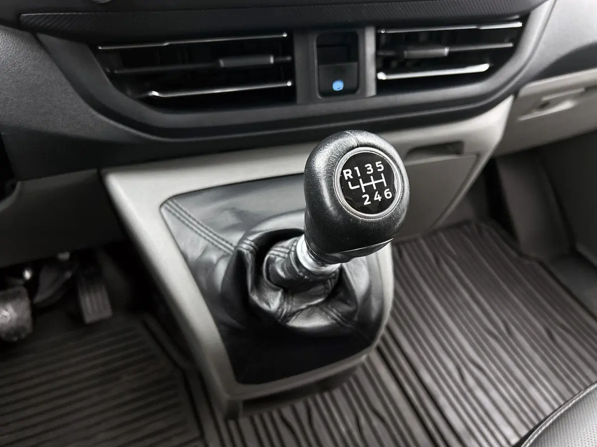 280 2.0 TDCI L1H1 Limited | 5 jaar Fabrieksgarantie! | Trekhaak | LED | Keyless | Stoelverwarming