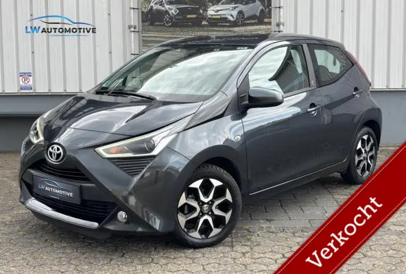 1.0 VVT-i x-joy | 15'' velgen | Camera | Carplay