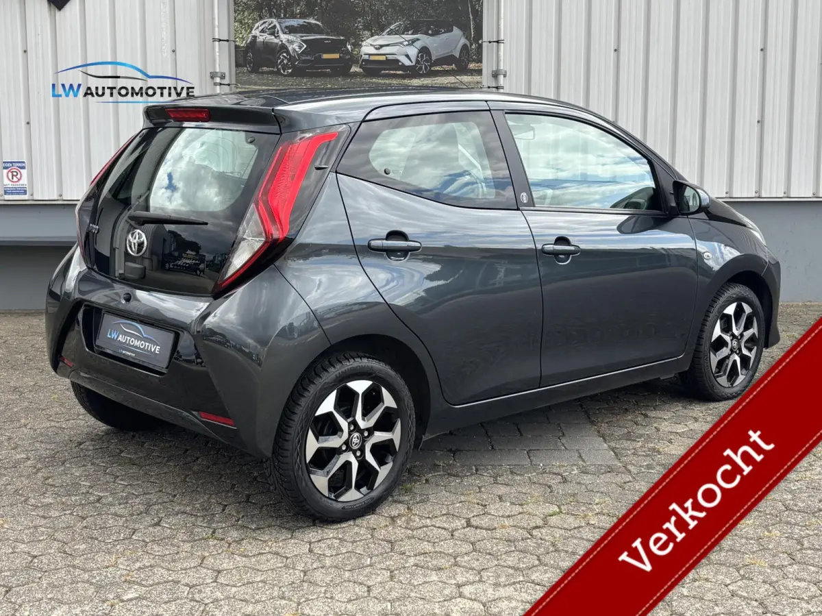 1.0 VVT-i x-joy | 15'' velgen | Camera | Carplay