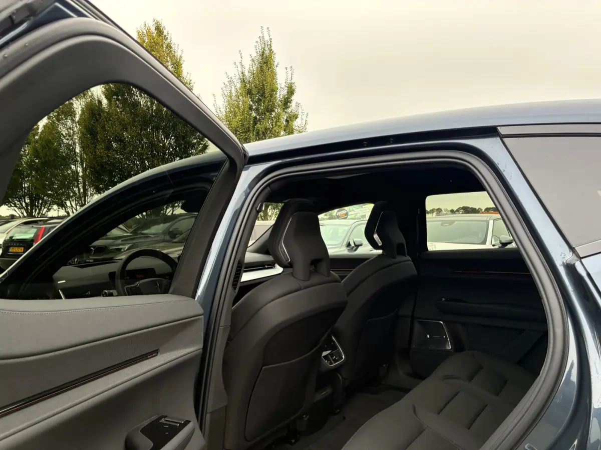 Long range Dual motor Pilot Plus 111 kWh HUD|Bowers&Wilkins|Microtech|
