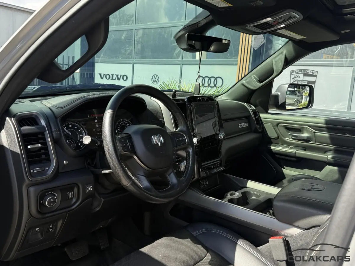 1500 4X4 5.7 V8 Crew Laramie-Pano Rebel-Garantie!