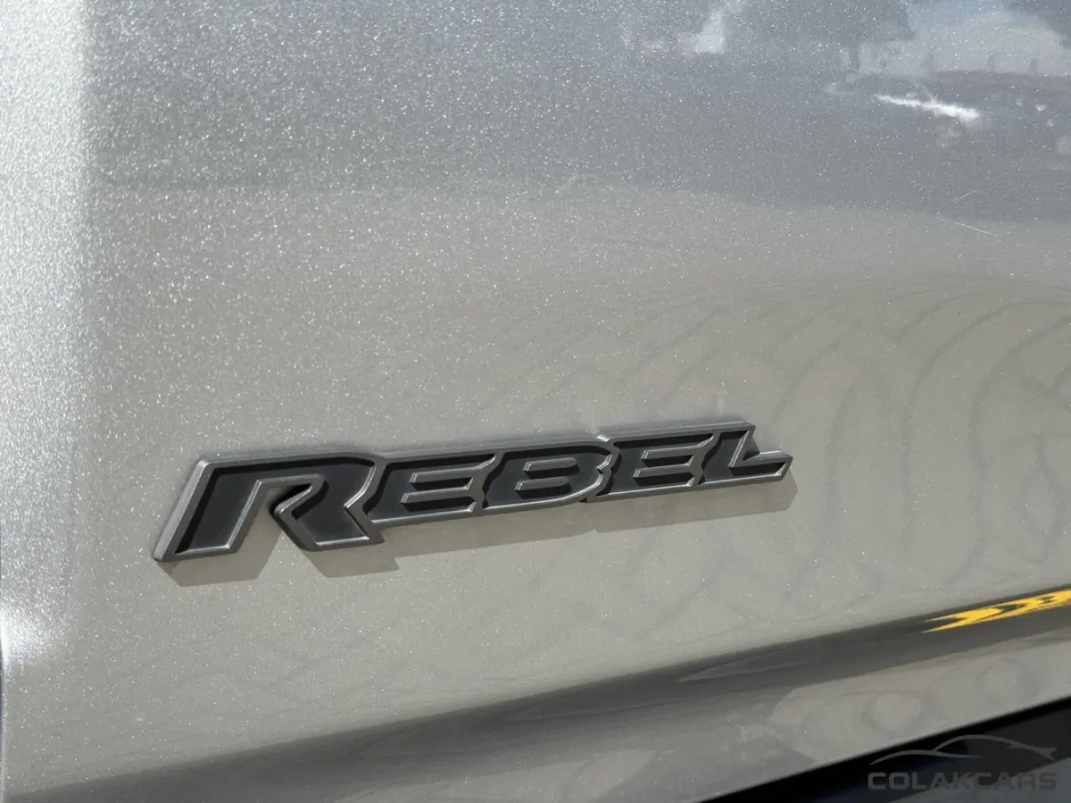 1500 4X4 5.7 V8 Crew Laramie-Pano Rebel-Garantie!
