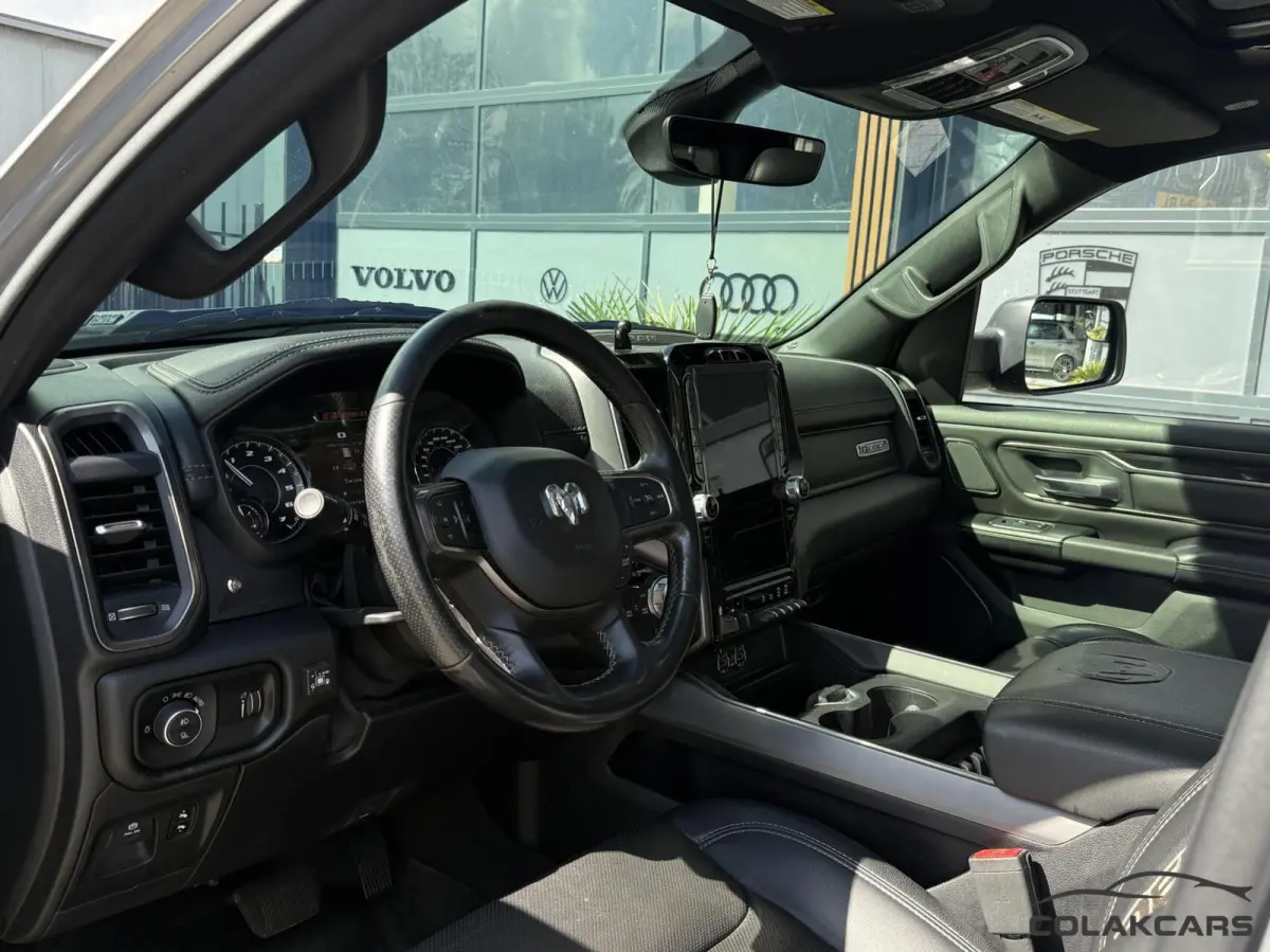 1500 4X4 5.7 V8 Crew Laramie-Pano Rebel-Garantie!
