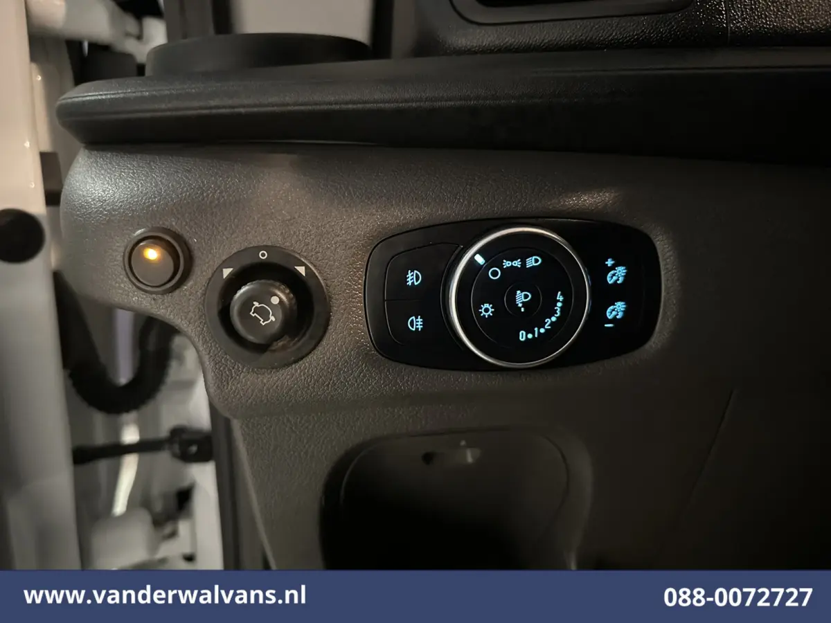 2.0 TDCI 131pk Bakwagen 1103kg laadvermogen Laadklep Zijdeur Euro6 Airco | Navigatie | Camera | Apple Carplay Android Auto, Cruisecontrol, Stoelverwarming