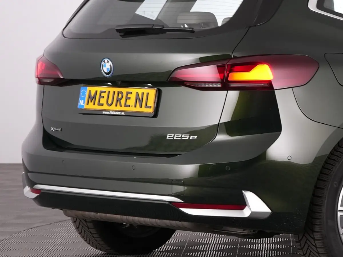 225 xDrive Luxury Line | LEDER | CAMERA | NAVI | ECC | PHEV | Sanremo Grün Metallic !