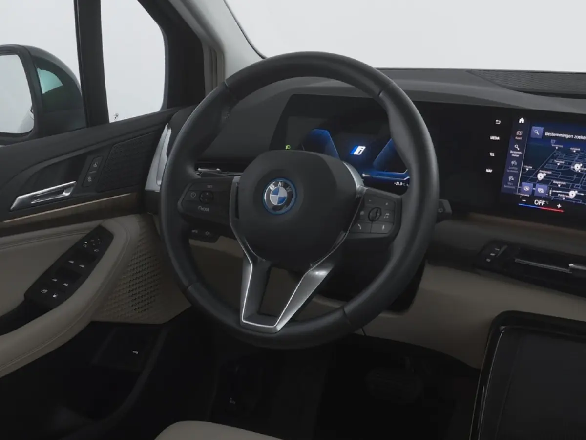 225 xDrive Luxury Line | LEDER | CAMERA | NAVI | ECC | PHEV | Sanremo Grün Metallic !