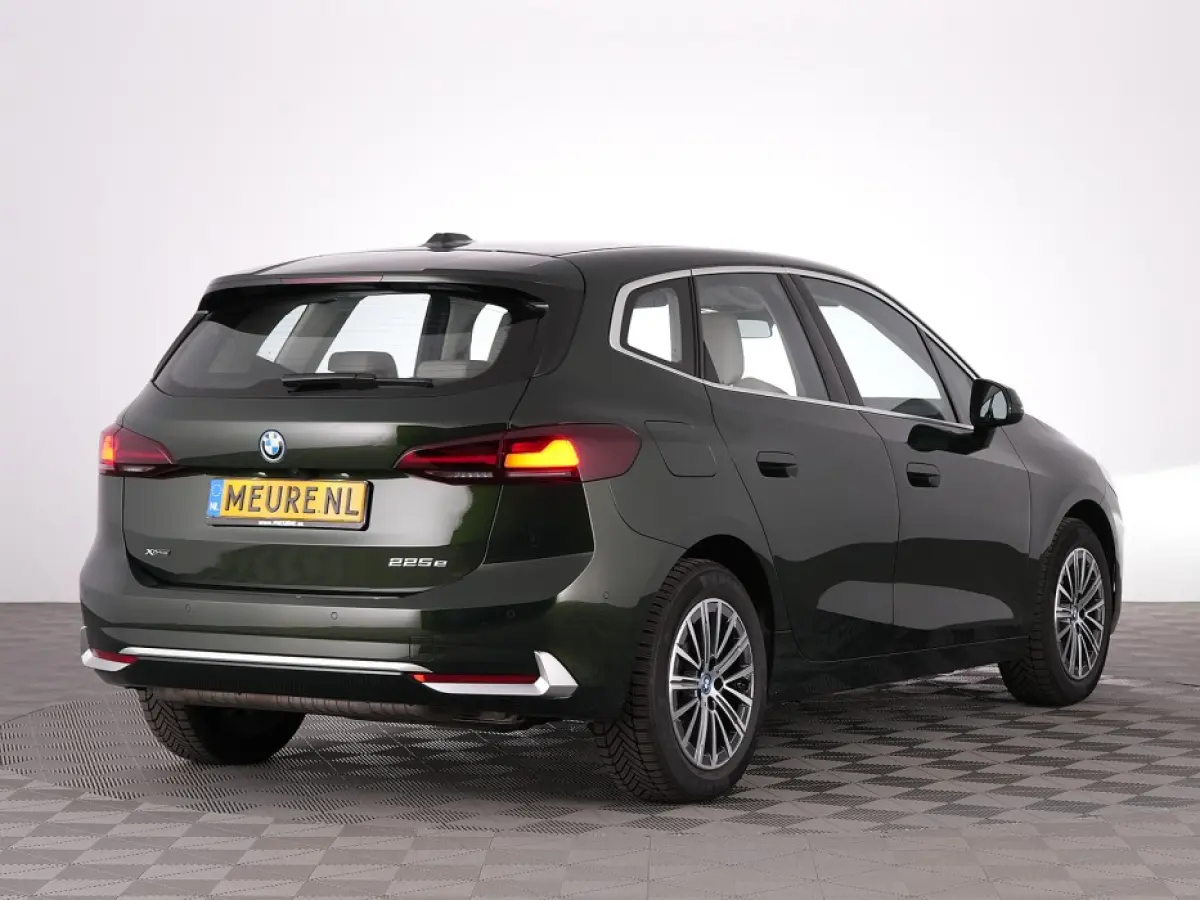 225 xDrive Luxury Line | LEDER | CAMERA | NAVI | ECC | PHEV | Sanremo Grün Metallic !