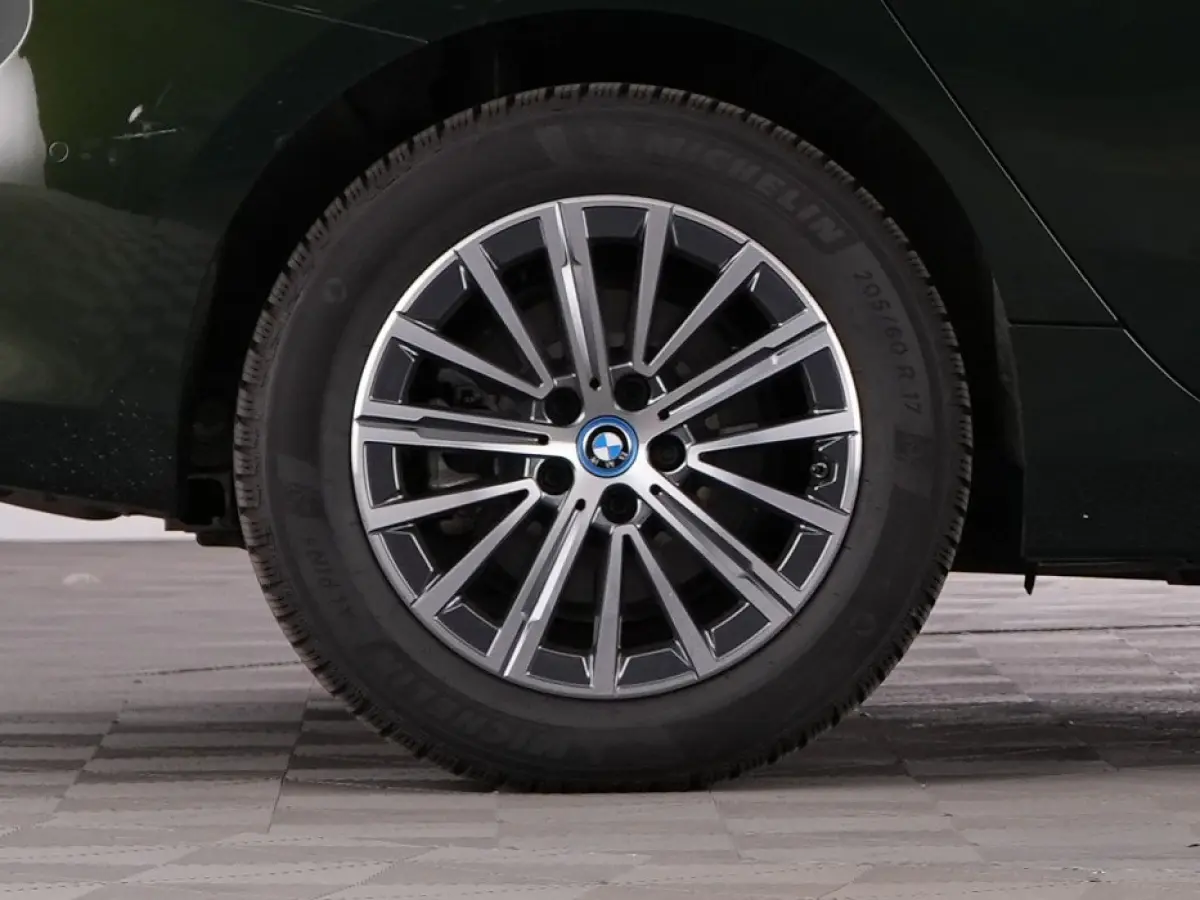 225 xDrive Luxury Line | LEDER | CAMERA | NAVI | ECC | PHEV | Sanremo Grün Metallic !