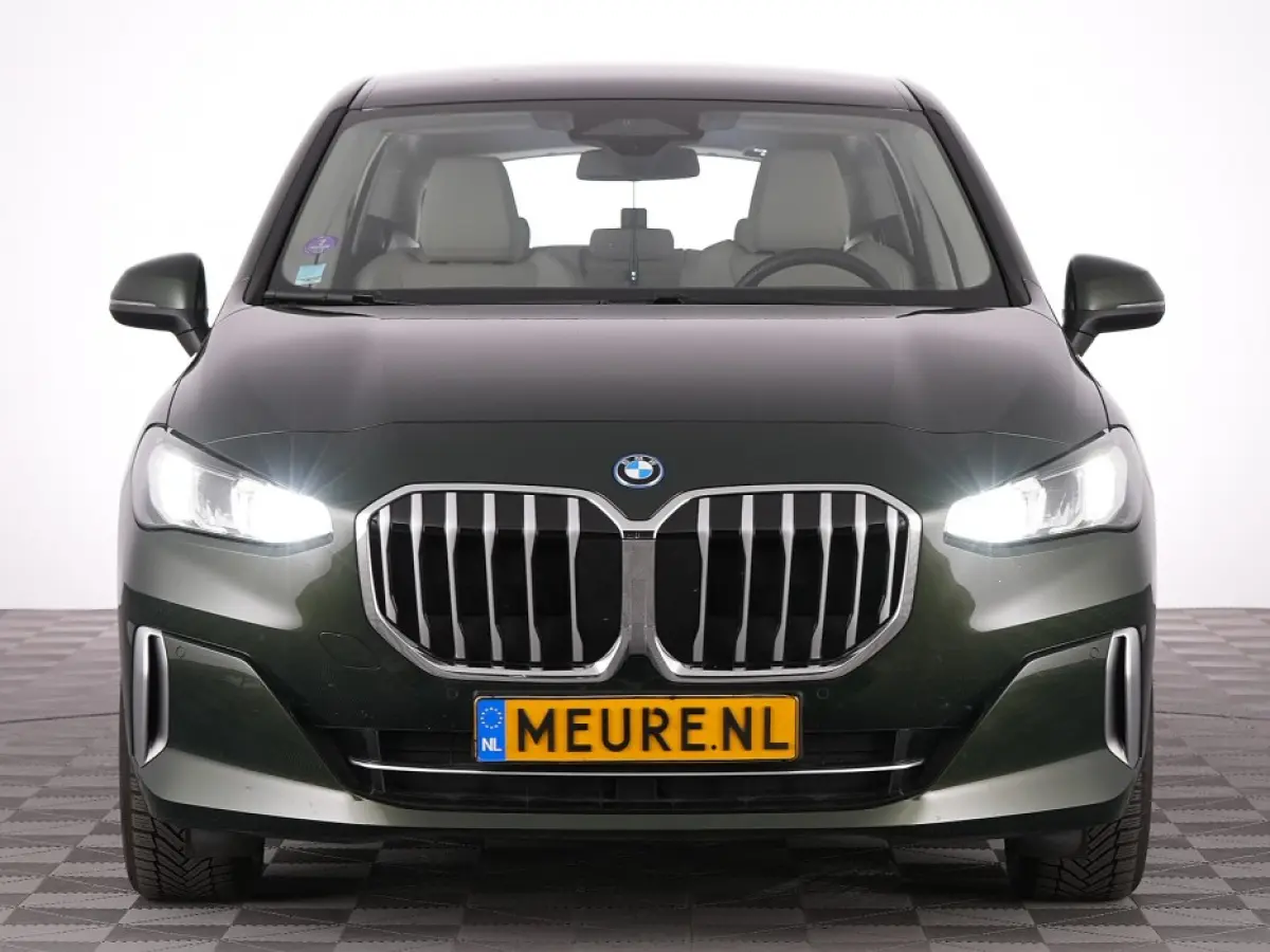 225 xDrive Luxury Line | LEDER | CAMERA | NAVI | ECC | PHEV | Sanremo Grün Metallic !