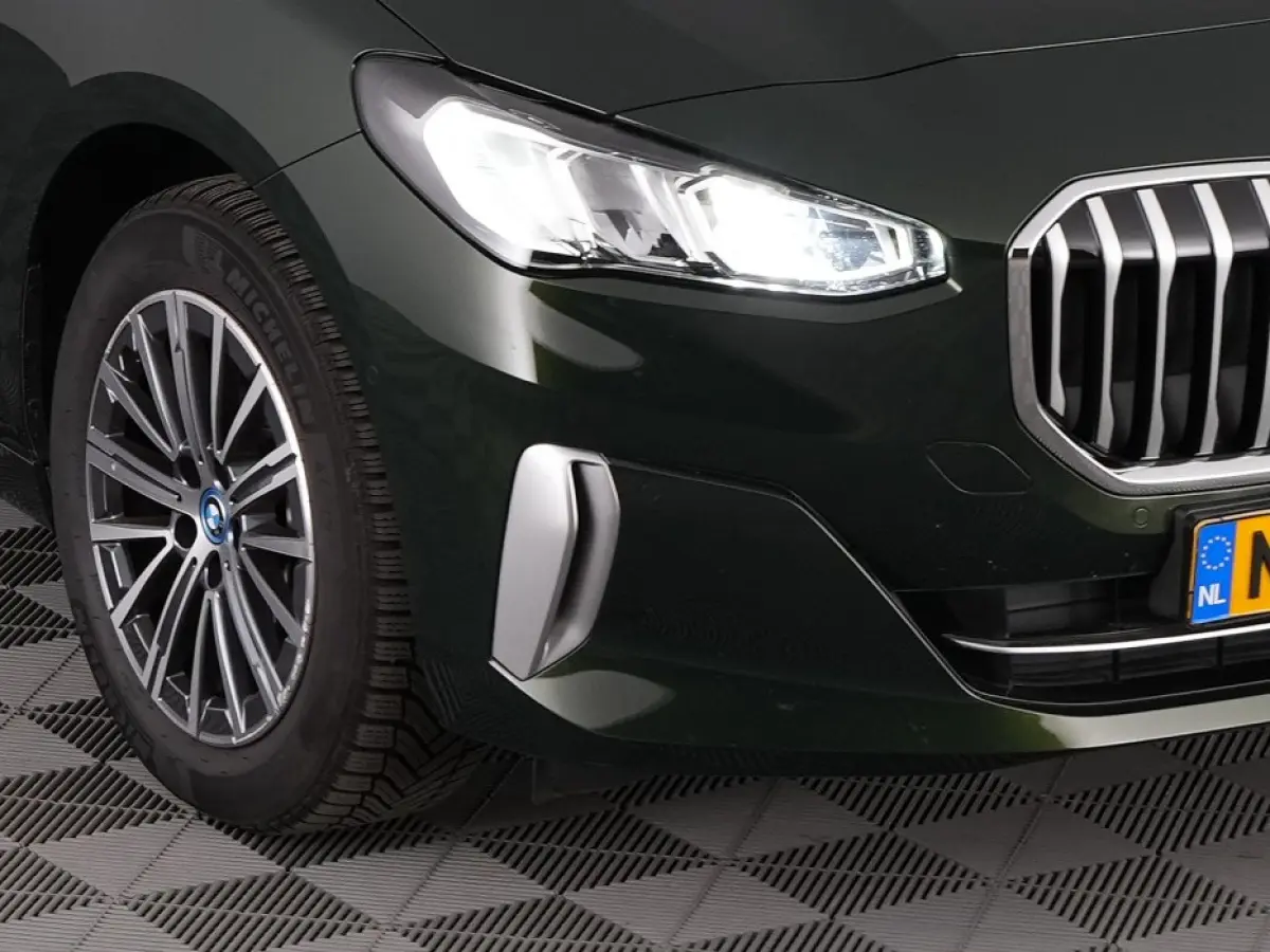 225 xDrive Luxury Line | LEDER | CAMERA | NAVI | ECC | PHEV | Sanremo Grün Metallic !