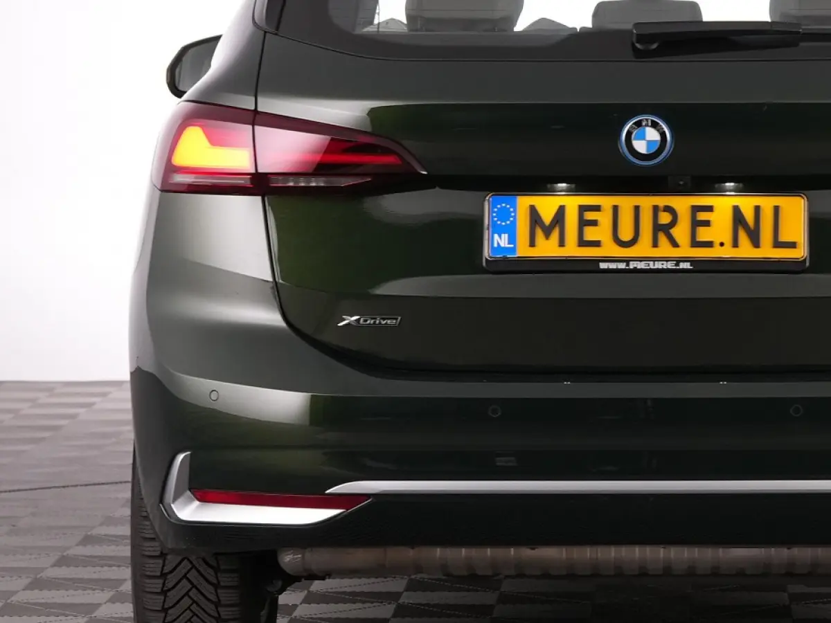 225 xDrive Luxury Line | LEDER | CAMERA | NAVI | ECC | PHEV | Sanremo Grün Metallic !