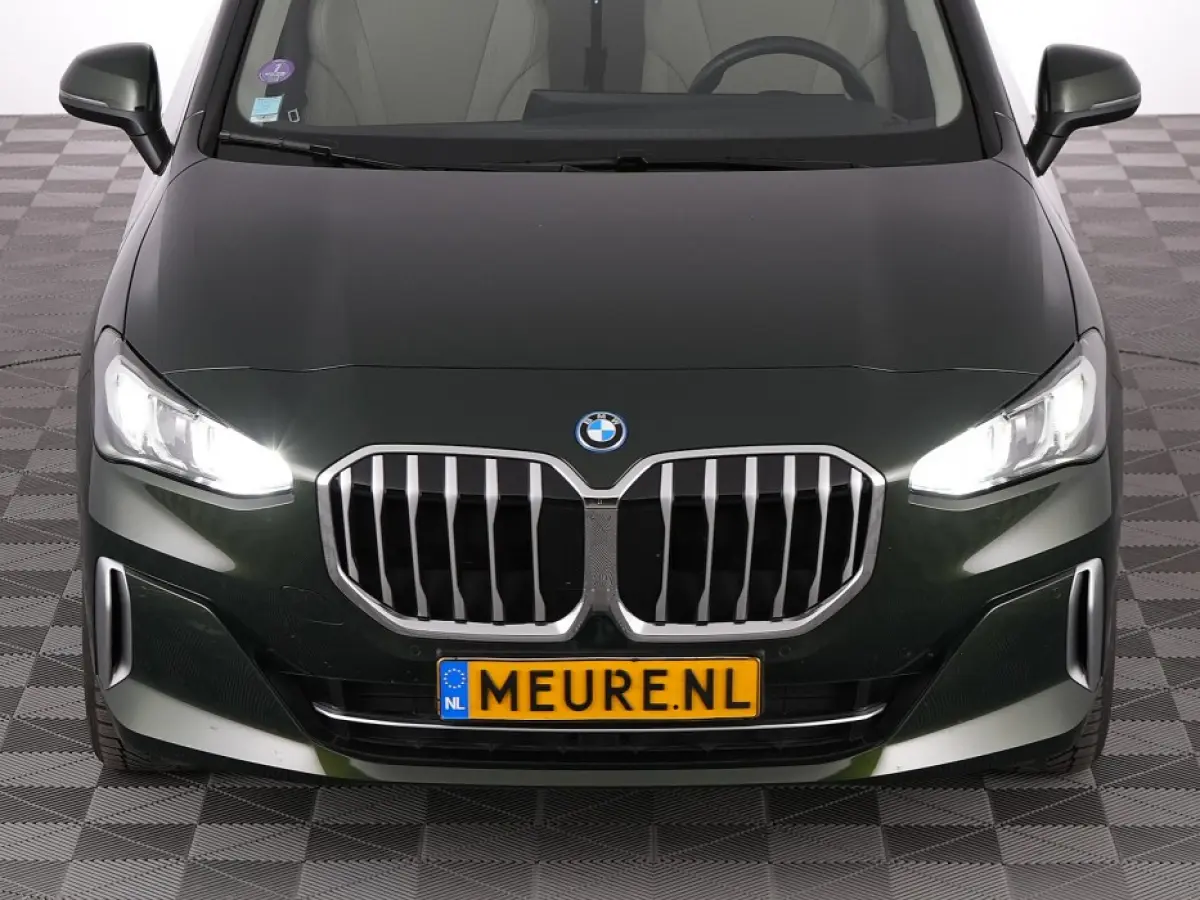 225 xDrive Luxury Line | LEDER | CAMERA | NAVI | ECC | PHEV | Sanremo Grün Metallic !