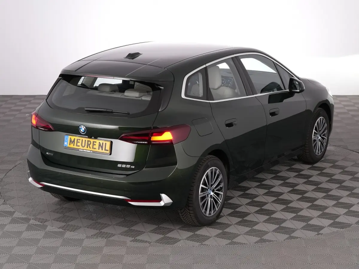 225 xDrive Luxury Line | LEDER | CAMERA | NAVI | ECC | PHEV | Sanremo Grün Metallic !