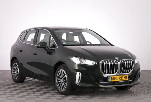 225 xDrive Luxury Line | LEDER | CAMERA | NAVI | ECC | PHEV | Sanremo Grün Metallic !