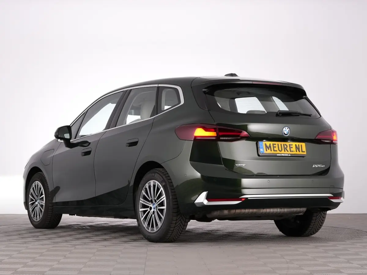 225 xDrive Luxury Line | LEDER | CAMERA | NAVI | ECC | PHEV | Sanremo Grün Metallic !