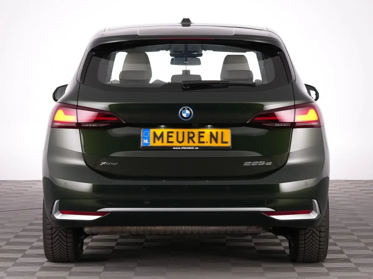 225 xDrive Luxury Line | LEDER | CAMERA | NAVI | ECC | PHEV | Sanremo Grün Metallic !