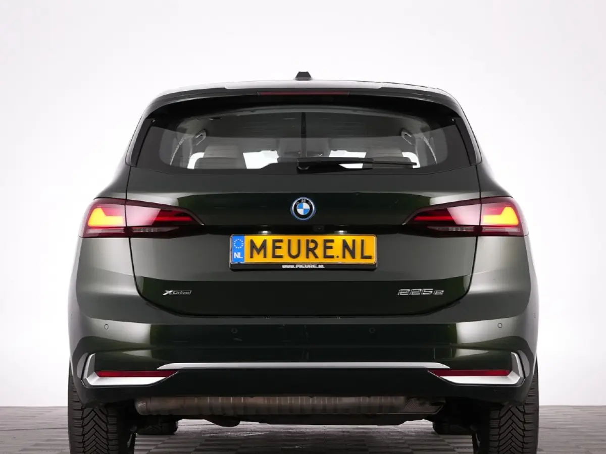 225 xDrive Luxury Line | LEDER | CAMERA | NAVI | ECC | PHEV | Sanremo Grün Metallic !