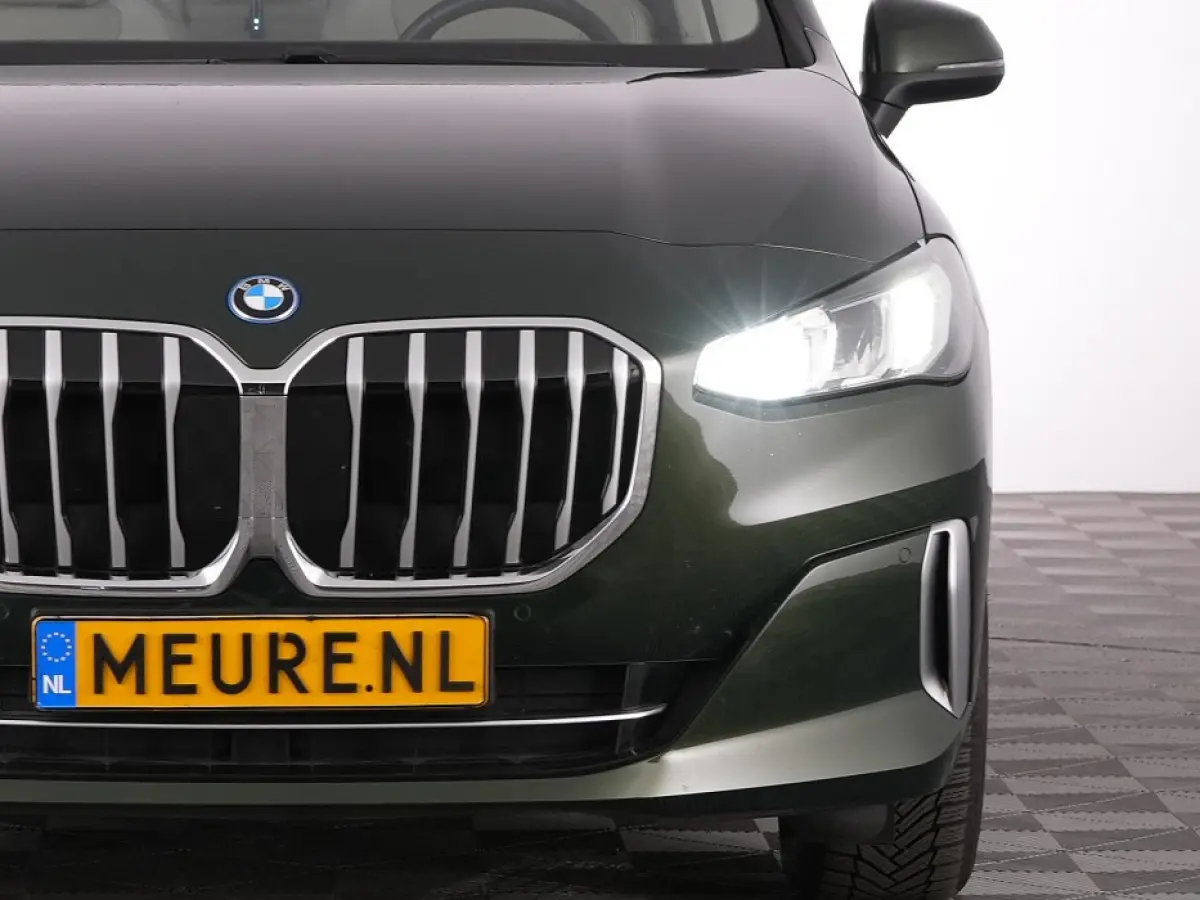 225 xDrive Luxury Line | LEDER | CAMERA | NAVI | ECC | PHEV | Sanremo Grün Metallic !