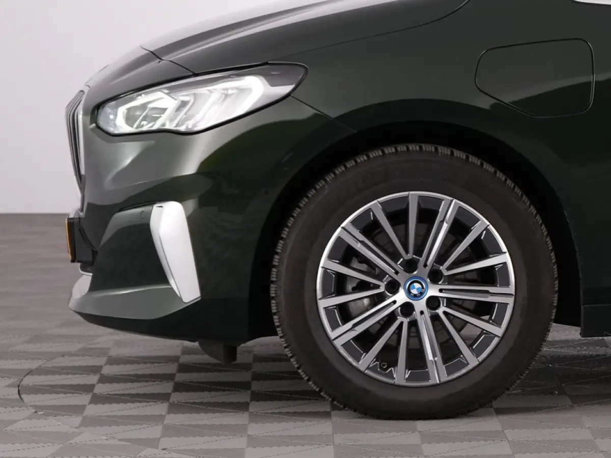 225 xDrive Luxury Line | LEDER | CAMERA | NAVI | ECC | PHEV | Sanremo Grün Metallic !