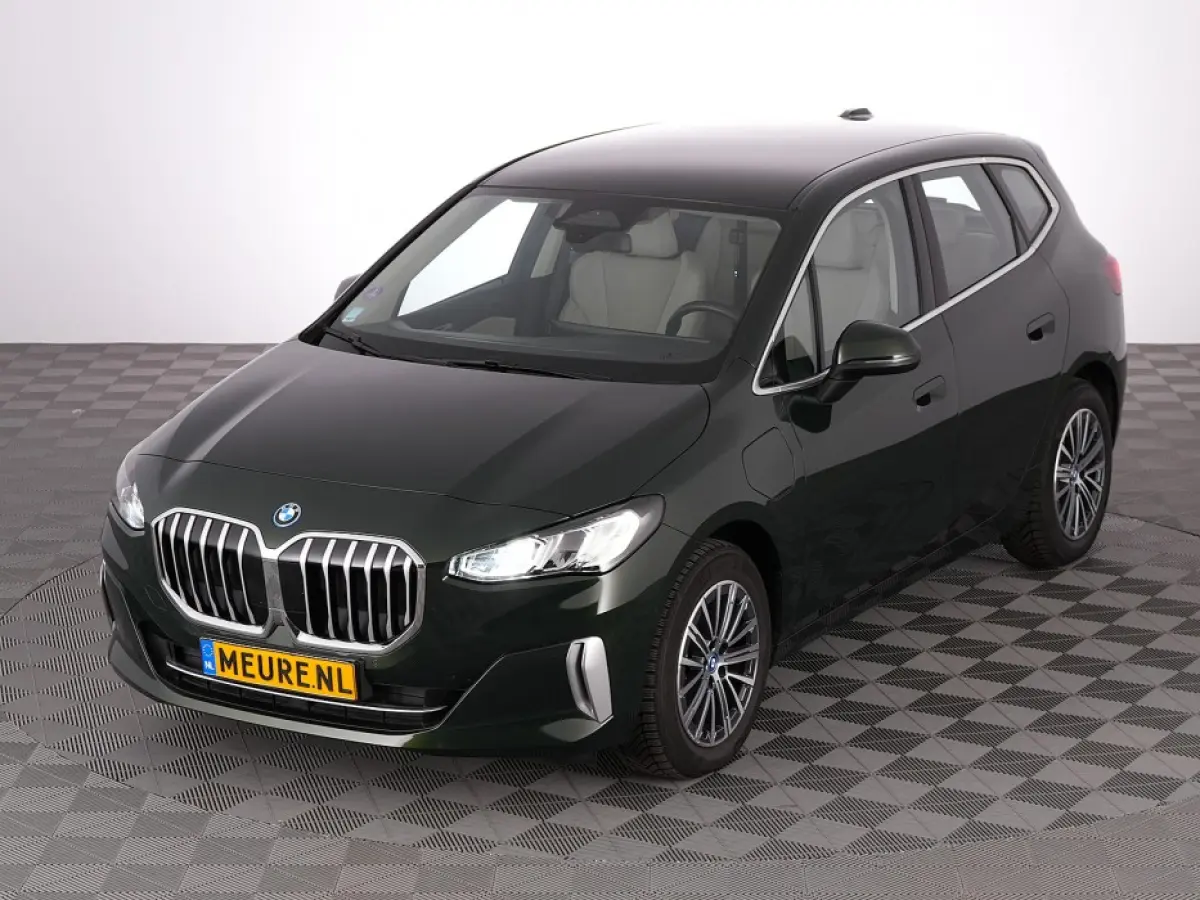 225 xDrive Luxury Line | LEDER | CAMERA | NAVI | ECC | PHEV | Sanremo Grün Metallic !