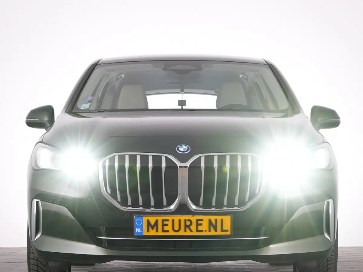 225 xDrive Luxury Line | LEDER | CAMERA | NAVI | ECC | PHEV | Sanremo Grün Metallic !