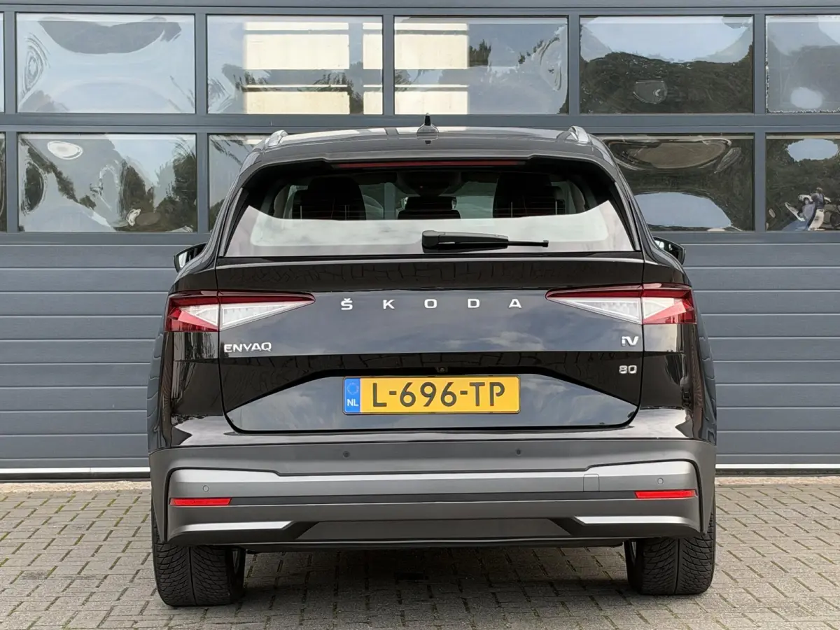 80 (95% SOH) I GROOT ACCUPAKKET I STOELVERWARMING I P-CAMERA I LEDEREN INTERIEUR